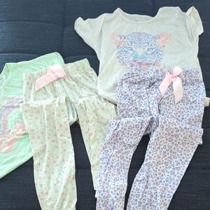 Kids Pajamas Set with Leopard Print and Bow Accents